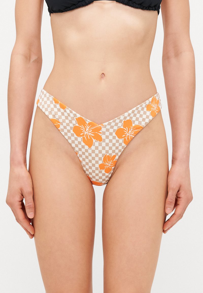 Bikini apakšda ar rūtainu bēšas un oranžas ziedu rakstu. V veida priekšpuse, zema josta, gluda auduma struktūra, ar regulējamu jostu.
