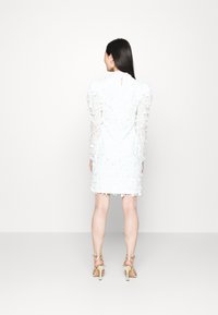 YAS Petite YASBEATE LS DRESS - CELEB - Oblečenie na špeciálnu príležitosť - star white