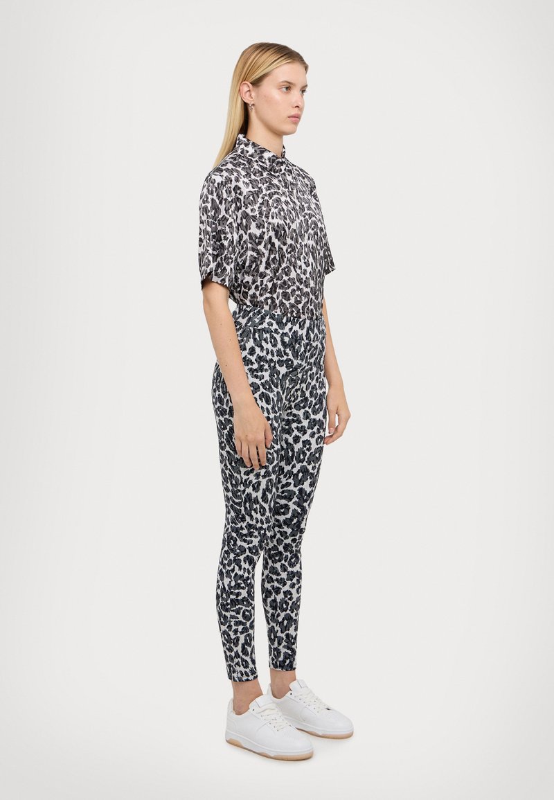 MICHAEL Michael Kors CHEETAH  - Κολάν - Παντελό νια - aluminum