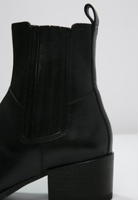 Vagabond Botines - black