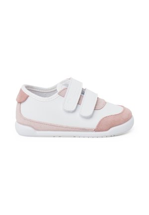 Scarpa sportiva bianca e rosa per bambini con due strisce in velcro bianche e suola in gomma bianca su sfondo bianco.