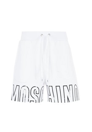 Valkoiset shortsit, joissa elastinen vyötärö ja edessä kiristysnauhat sekä suuret mustat ääriviivakirjaimet, jotka muodostavat sanan "MOSCHINO" alareunassa.