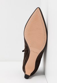 Clarks Enkelkaarsjes - taupe