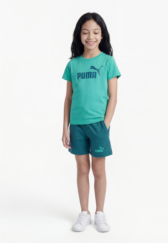 PUMA LOGO TEE UNISEX SET - Shorts - vibrant green