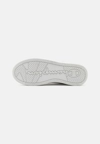 Champion FOUL PLAY PLATFORM  - Ghete baschet - white/rose gold