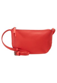 Červená kožená kabelka s hladkou texturou, na zip a s nastavitelným popruhem. Oválný tvar s minimalistickým designem.
