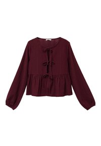 Blouse bourgogne à manches longues avec un col rond, des liens à l'avant et une base en peplum ; présente un tissu texturé avec des rayures verticales et de petites découpes.