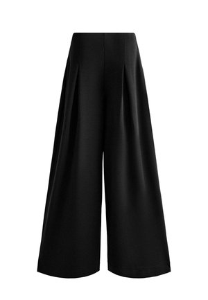 Pantaloni neri a gamba larga realizzati in tessuto liscio, con pieghe e design a vita alta. Le gambe sono ampie e fluide, offrendo una vestibilità comoda.
