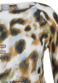 Leopardenmuster-Oberteil aus weichem Stoff in braunen, grünen und weißen Farbtönen mit subtilen blauen Akzenten. Mit bunten Strasssteinen verziert.