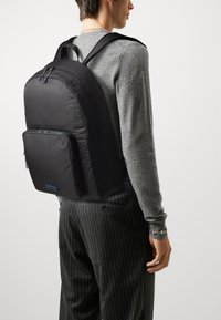 Tommy Hilfiger MONOTYPE DOME BACKPACK UNISEX - Dnevni ruksak - black