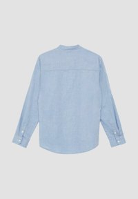Lichtblauwe shirt met lange mouwen en een button-down kraag, gemaakt van textuurstof, met witte knopen en een gebogen zoom.