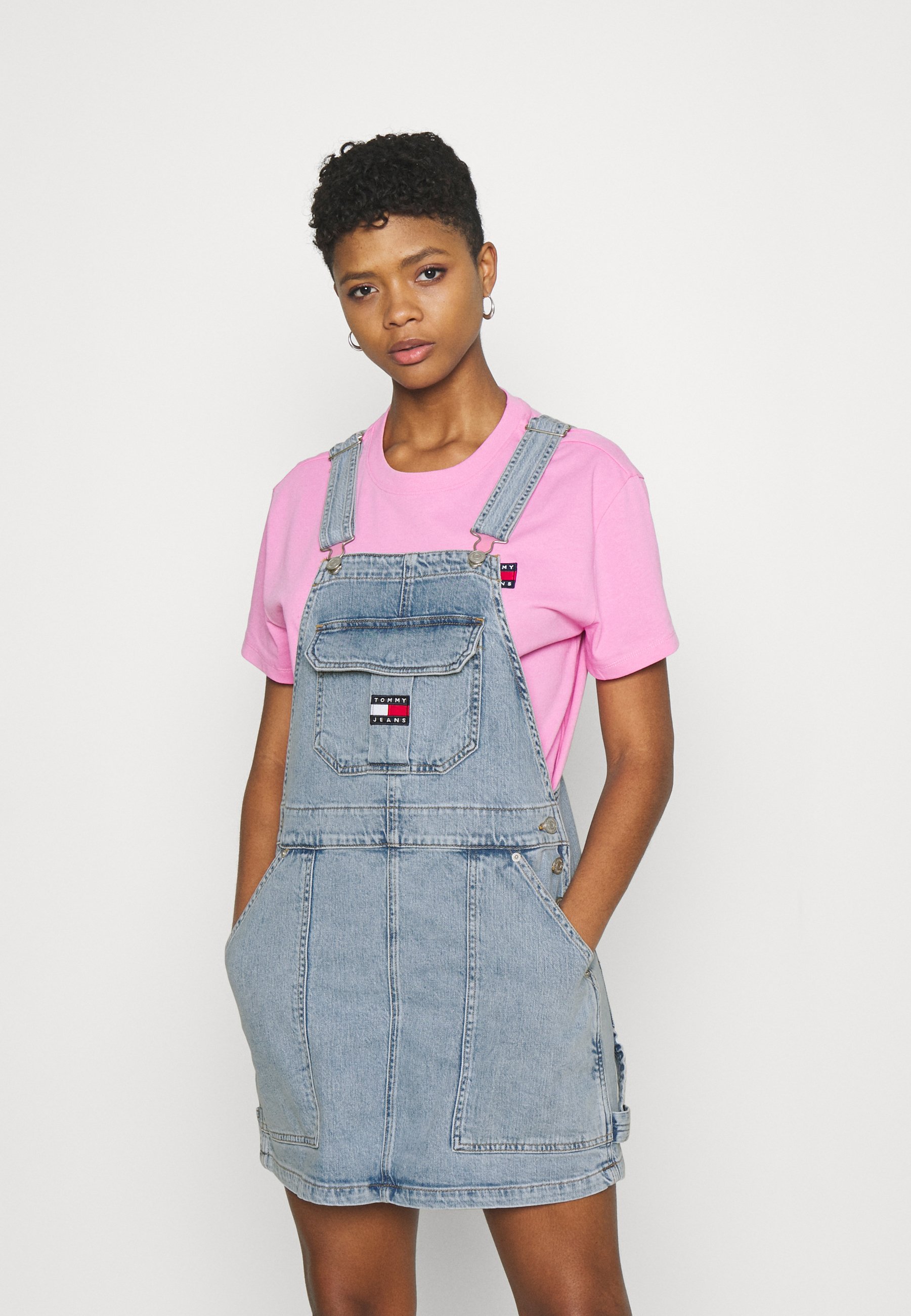HILFIGER TOMMY PETO VAQUERO DW0DW10107 1AB CARGO DUNGAREE DRESS PET POUR FEMME HILFIGER TOMMY PETO VAQUERO DW0DW10107 1AB CARGO DUNGAREE DRESS PET POUR FEMME