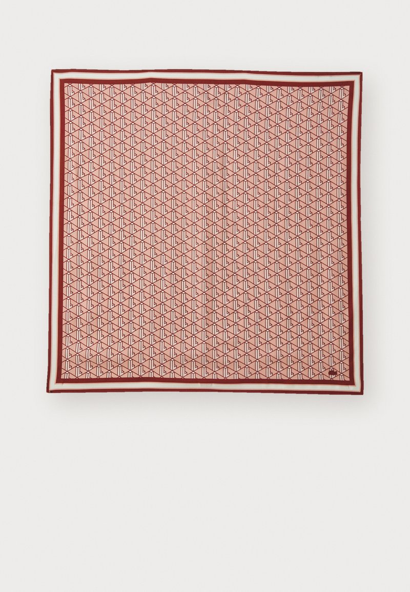 Rødt og hvitt mønstrete skjerf med geometrisk design og tynne linjer på en teksturert stoff, kantet med en solid rød kant.
