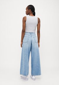 GAP Petite BAGGY DYLAN - Flared jeans - light indigo