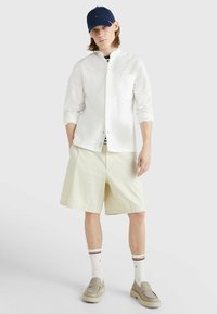 Tommy Hilfiger REGULAR FIT  - Chemise - ecru