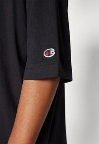 Champion ICONS OVERSIZE CREWNECK  - T-shirt con stampa - black