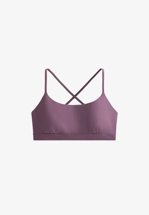 Paarse sportbeha met dunne crossover spaghetti straps, een gladde textuur en een geplooide band aan de onderkant voor comfort en ondersteuning.