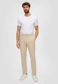 s.Oliver BLACK LABEL MIT SCHMALEM BEIN - Chino - beige
