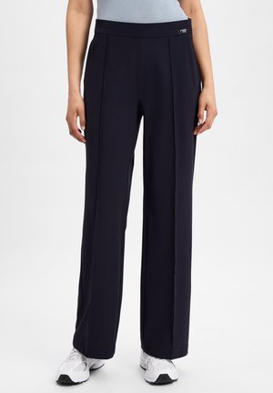 Marineblauwe wijde broek gemaakt van zachte stof, met voorplooien, een elastische tailleband en een klein logo detail nabij de taille.