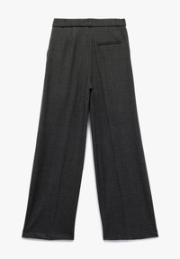 Donkergrijze wijde broek met een subtiel ruitpatroon, voorzien van een platte voorkant, riemlussen en een enkele achterzak.