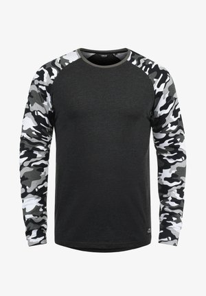 Maglietta a maniche lunghe con corpo grigio scuro e maniche a motivo camouflage bianco/nero. Tessuto misto cotone, scollo a girocollo e orlo dritto.