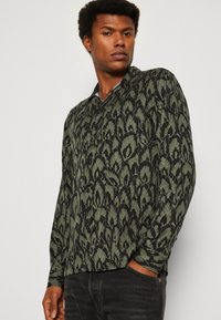 Lindbergh LEAF SHIRT - Srajca - olive