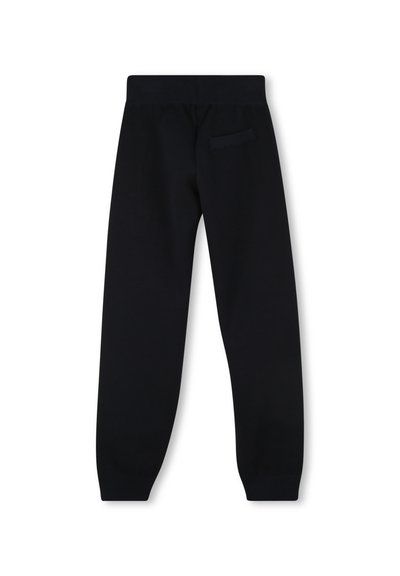 Zwarte casual broek met elastische tailleband, opgerolde enkels en een enkele achterzak aan de rechterkant.