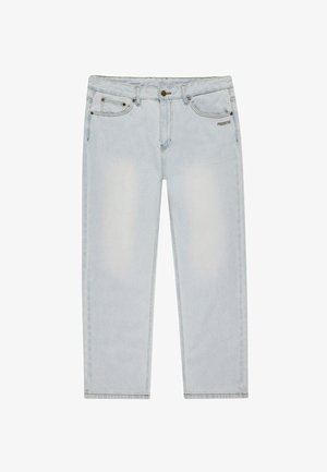 Jasnoniebieskie dżinsy o prostym kroju nogawki. Posiadają pięć kieszeni, metalowy guzik i subtelne przetarcia z przodu.