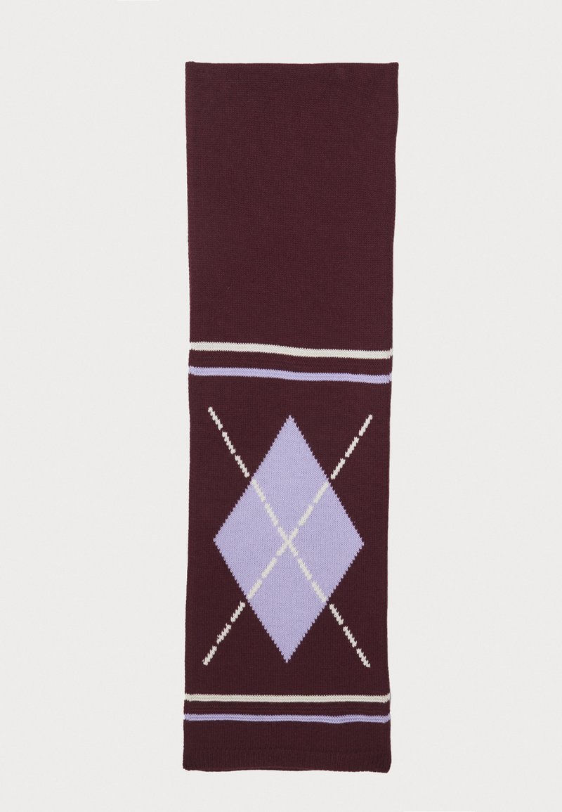 Cachecol de malha em borgonha com um grande padrão de losango em roxo claro e detalhes em branco. Forma retangular, textura suave.