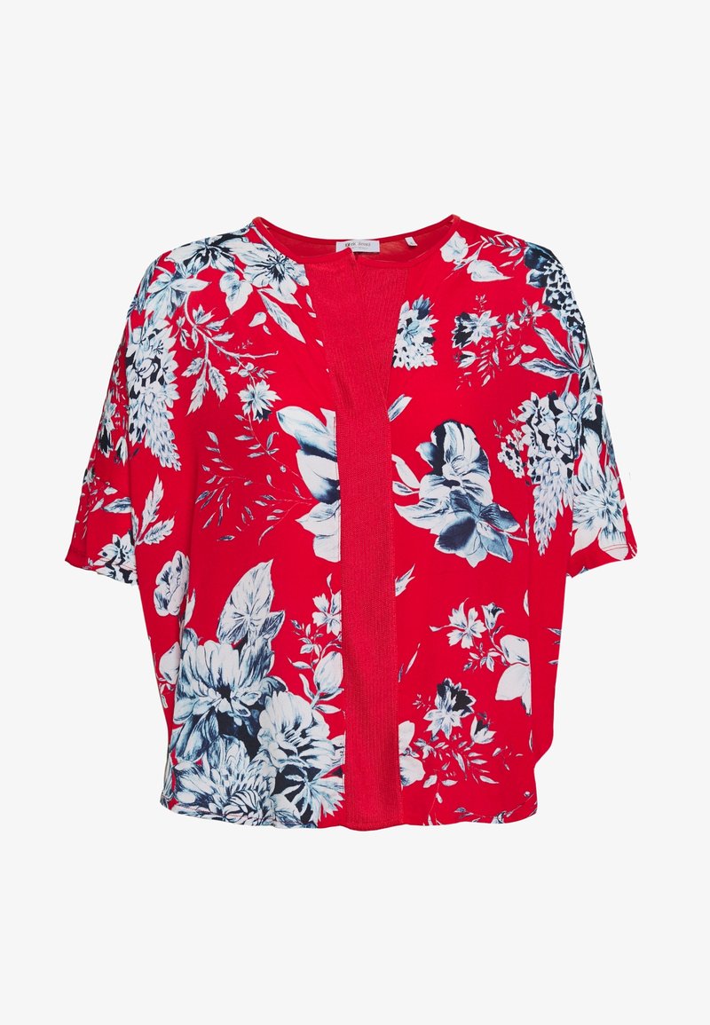 Punainen kukallinen kimono-tyyppinen yläosa, jossa on suuria valkoisia ja sinisiä kukkakuoseja, lyhyet hihat ja avonainen etuosa, jossa on teksturoitu kaula-aukko.