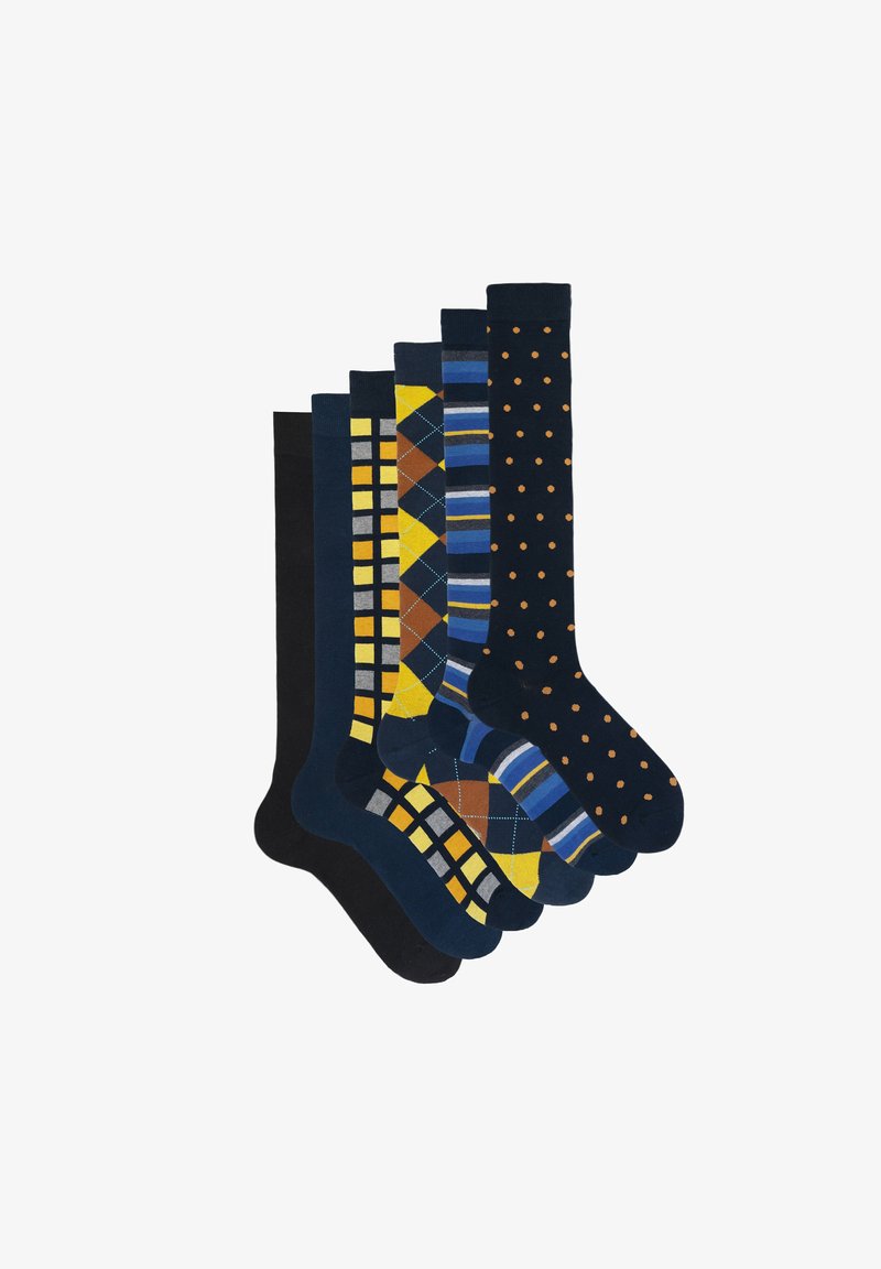 Set di sei calzini con vari motivi: nero uniforme, pois, righe e argyle in blu navy, giallo, marrone e grigio.
