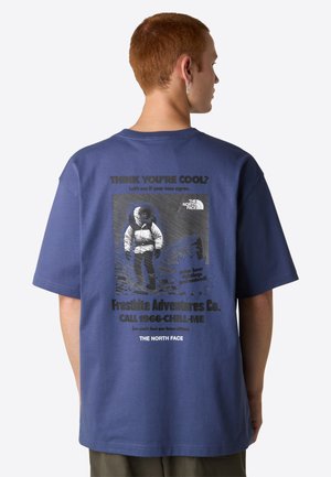 EXPEDITION TEE - T-Shirt print - lunar blue tnf white