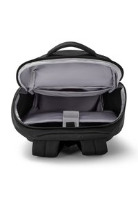 Schwarzer Rucksack mit einem Reißverschlussöffnung, grauem Innenfutter, zwei Fächern und gepolsterten Trägern für zusätzlichen Komfort.