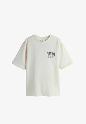 Baumwoll-T-Shirt in cremiger Farbe mit kurzen Ärmeln, rundem Ausschnitt und einem Grafikdruck mit der Aufschrift "Bonsai" auf der linken Brust.