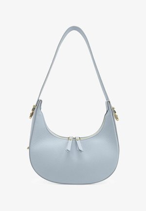 Sac à main en cuir bleu clair avec une forme courbée, une sangle courte et une fermeture à double zip avec des tirettes en cuir assorties.