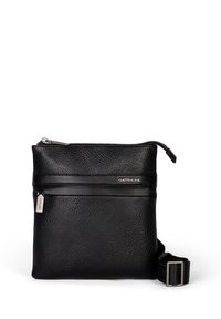 Borsa a tracolla in pelle nera con texture, chiusura a zip, tasca frontale con zip, logo del marchio Gattinoni e tracolla regolabile con fibbia metallica.