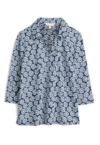 Granatowa bluzka w kwiatowy wzór w białe i jasnoniebieskie kolory, z kołnierzykiem i rękawami do trzech czwarci, wykonana z lekkiego materiału.