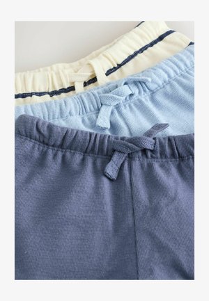 Trei perechi de pantaloni scurți cu talie elastică, din țesături moi: galben pal cu dungi bleumarin, albastru deschis și albastru închis, cu șnururi legate.