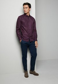 Next PRINTED SINGLE CUFF- REGULAR FIT - Shirt - burgundy red geometric