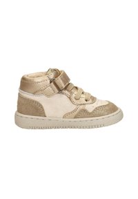 Hoge sneaker in beige en gouden leer, voorzien van een klittenbandsluiting, gegoten panelen en een rubberen zool met een gestructureerde grip.