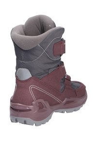 Scarponcino da trekking di colore rosso scuro e grigio, con collare imbottito, chiusure in velcro e suola texturizzata. Presenta aree rinforzate per la punta e il tallone.