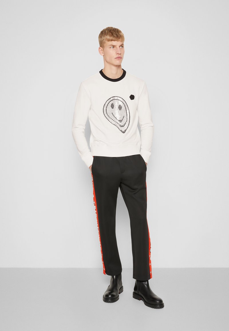 Herren Bekleidung | Viktor&Rolf RHINESTONE SWEATER Sweatshirt white/weiß - VK21492 Herren Bekleidung | Viktor&Rolf RHINESTONE SWEATER Sweatshirt white/weiß - VK21492