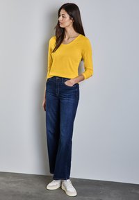 Street One MIT GERUNDETEM V-NECK - Maglietta a manica lunga - gelb