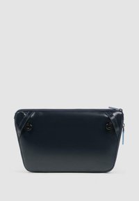 Donkerblauw leren etui met een gladde textuur, voorzien van een ritssluiting, afgeronde hoeken en twee kleine zwarte metalen accenten aan de zijkanten.