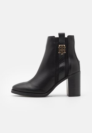 Bottines à talons hauts - black