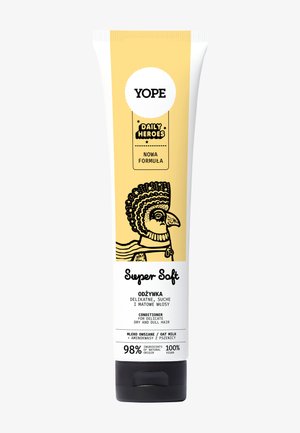 Après-shampooing Yope Super Soft dans un tube jaune et blanc. Présente un graphique d'une figure ressemblant à un oiseau. Contient 98 % d'ingrédients naturels, végan.