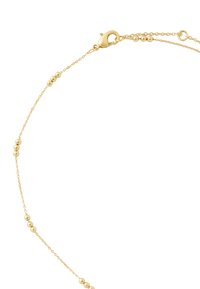 Jemný zlatý náhrdelník s malými okrúhlymi korálikmi rovnomerne rozmiestnenými a zapínaním na karabínku na bielom pozadí.