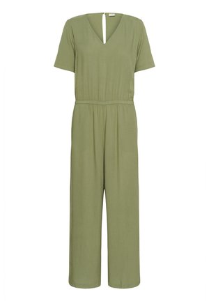Salopetă verde măsliniu cu mâneci scurte, decolteu în V, talie elastică și pantaloni largi. Material moale și neted; fără modele vizibile.