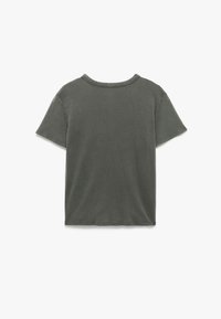 Grå bomulds t-shirt med korte ærmer, rund halsudskæring og blød tekstur. Har et enkelt, ubrugt design uden mønstre eller accenter.