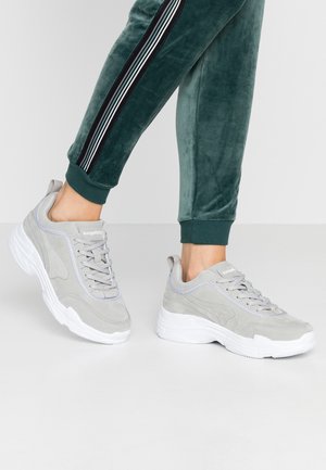 Trainers - grey